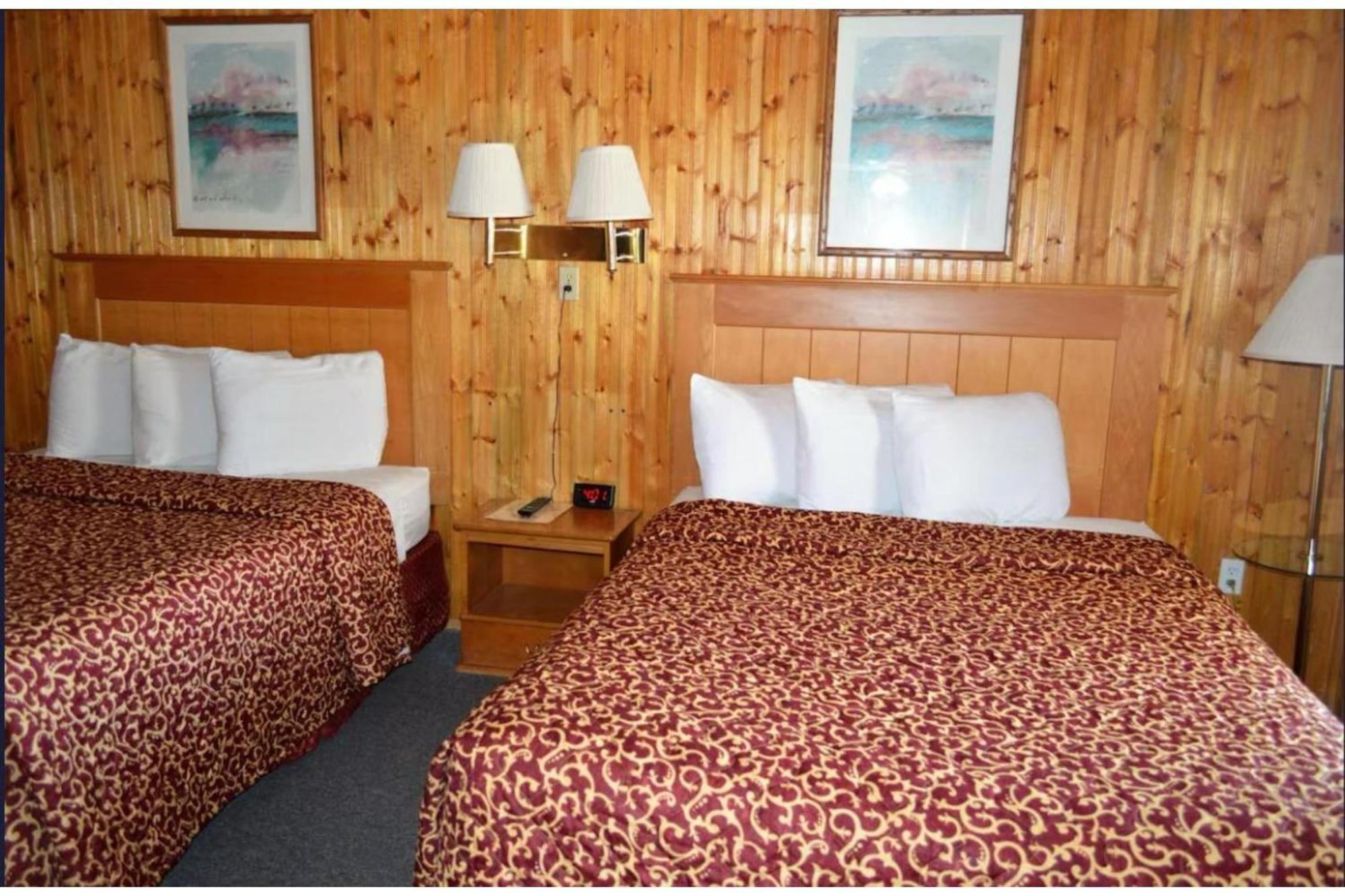 Green Acre Motel By Oyo Near Rush County Airport La Crosse Экстерьер фото