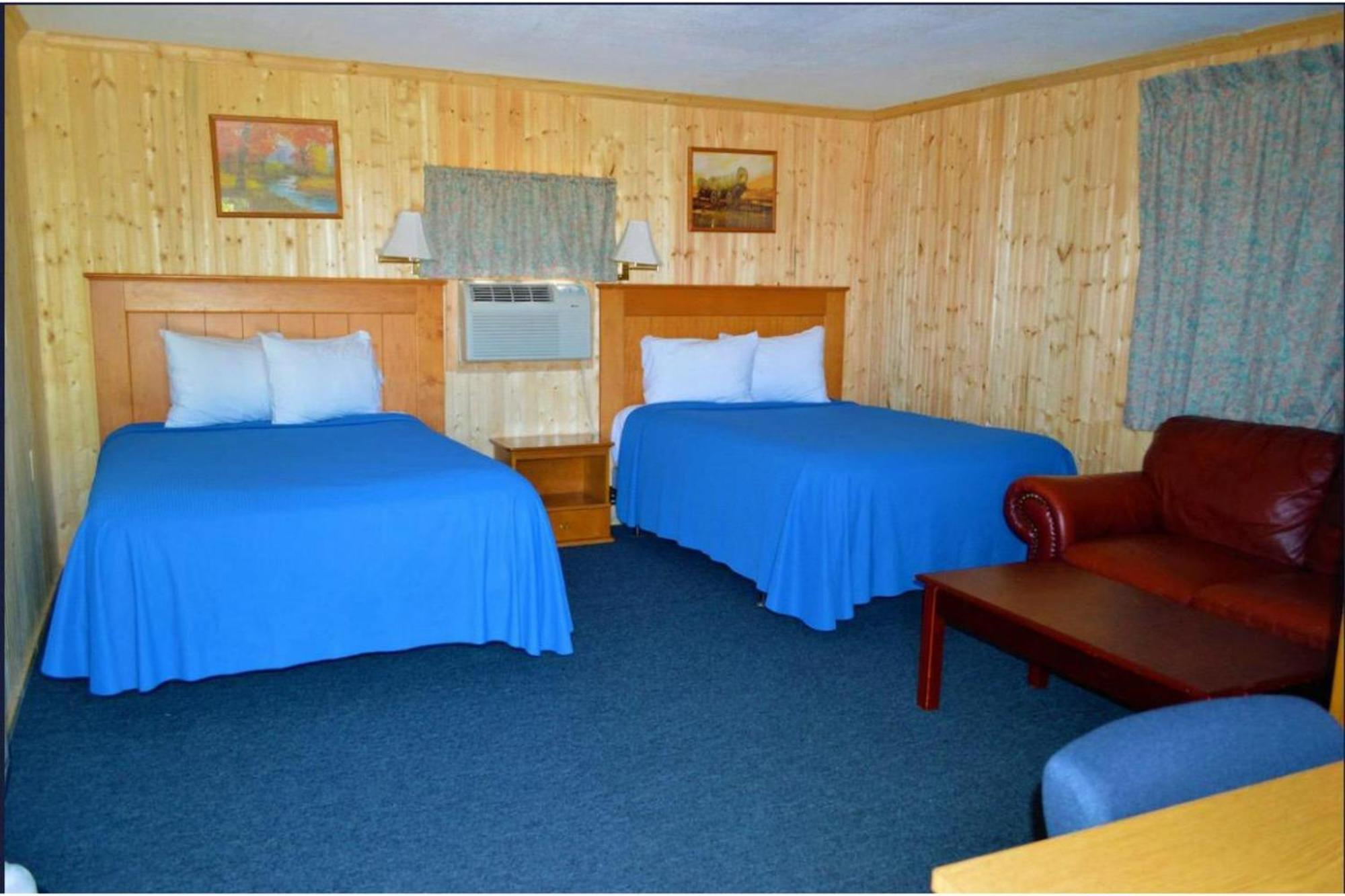 Green Acre Motel By Oyo Near Rush County Airport La Crosse Экстерьер фото