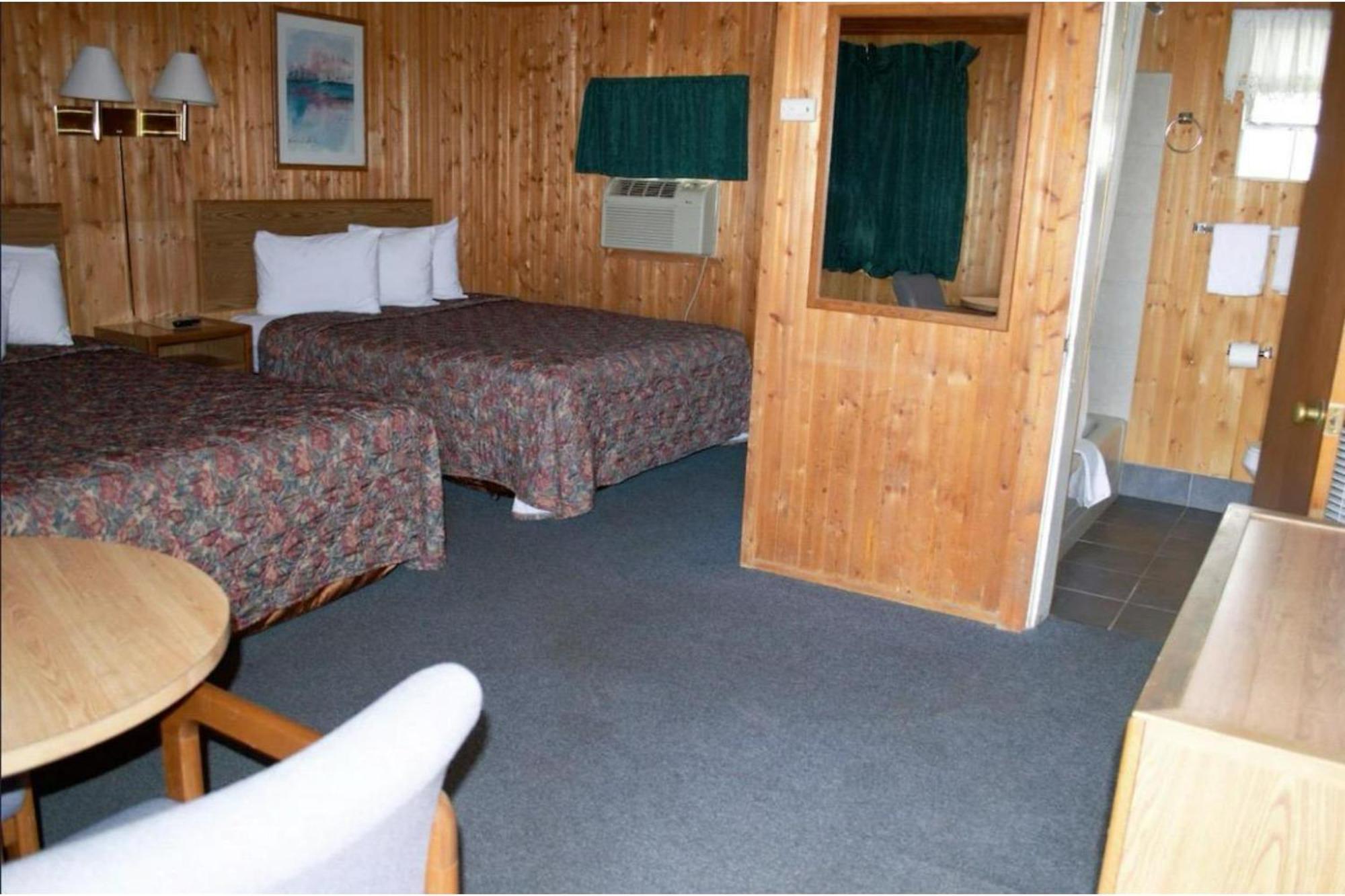 Green Acre Motel By Oyo Near Rush County Airport La Crosse Экстерьер фото